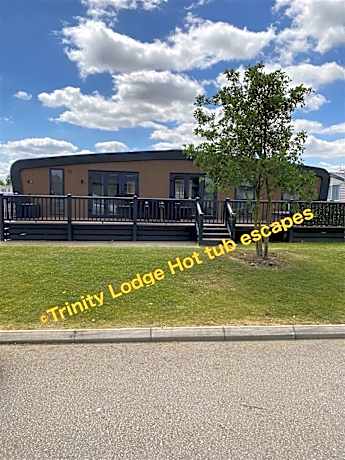 Trinity lodge hot tub escapes at Tattershall lakes