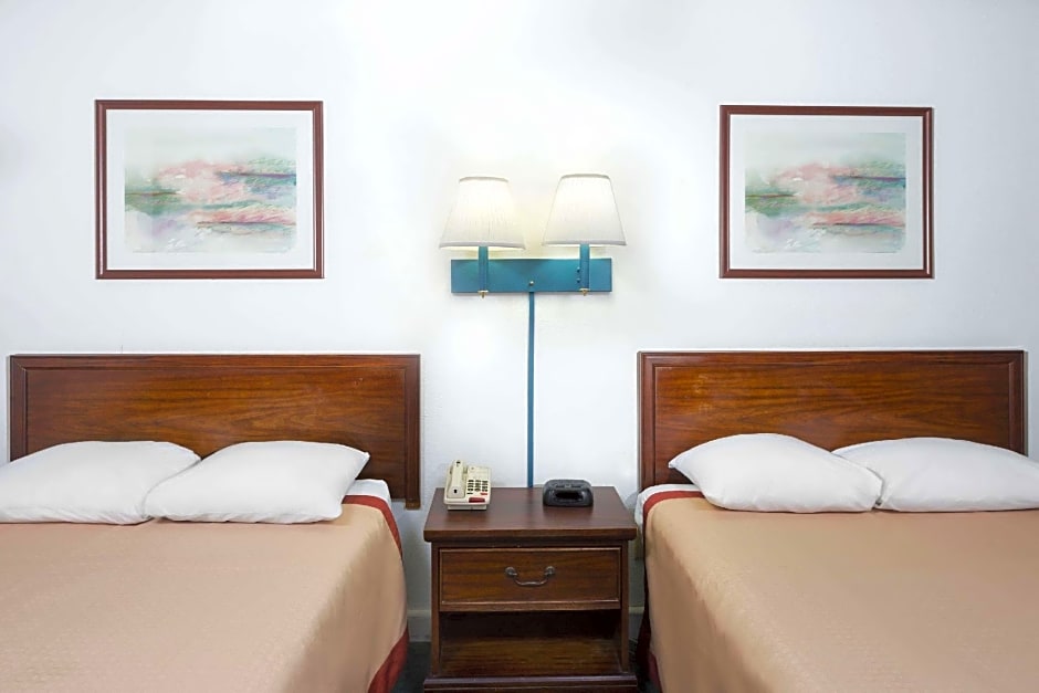 Super 8 by Wyndham Taylorville IL