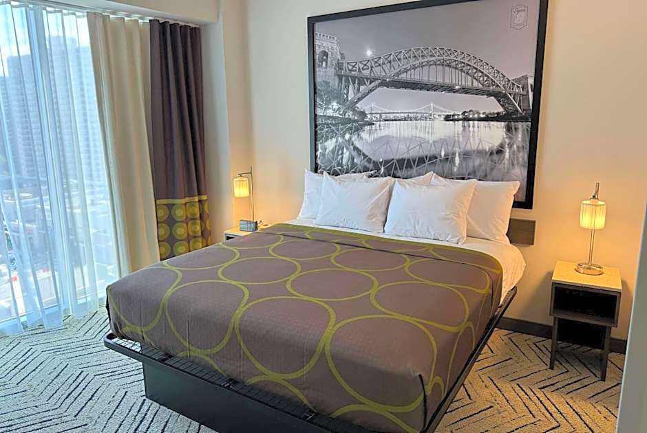 Super 8 by Wyndham Bronx Near Stadium