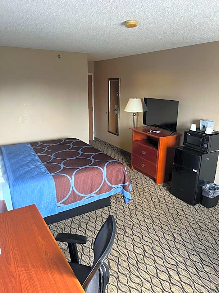 Super 8 by Wyndham Adrian