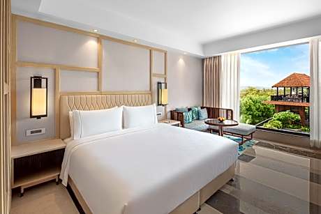 Guest room, 1 King, Courtyard view