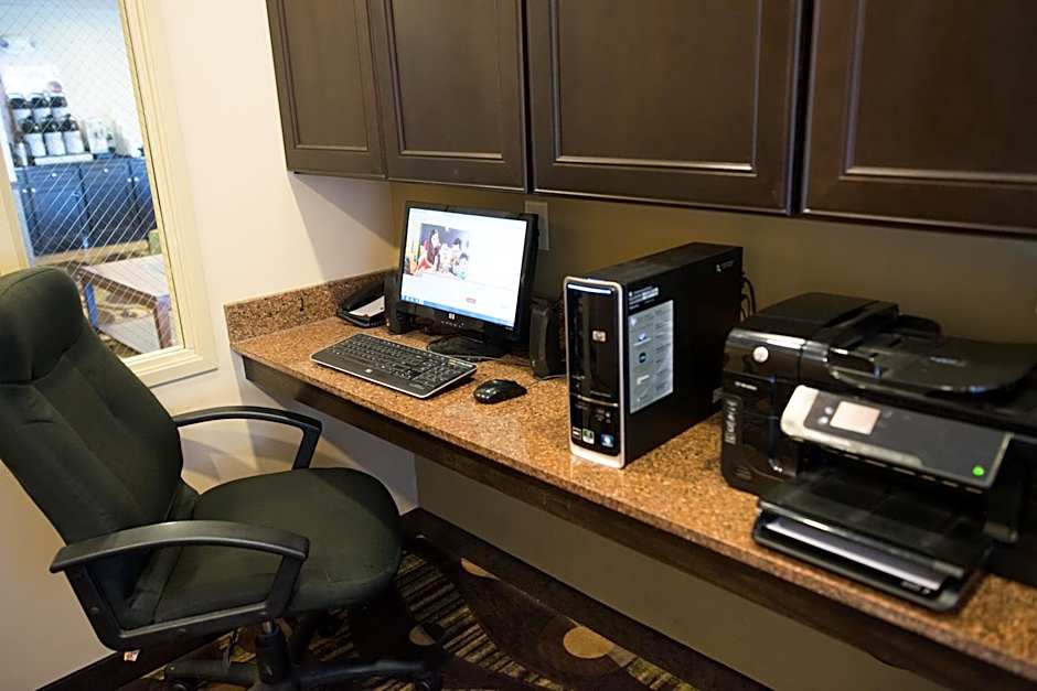 Holiday Inn Express & Suites Northwood By IHG