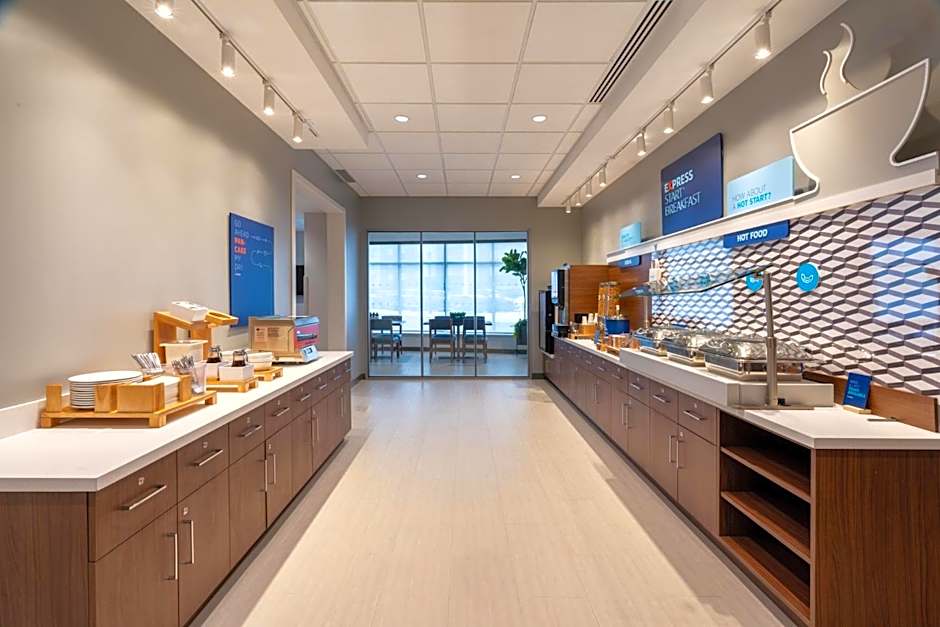 Holiday Inn Express & Suites Vaughan Southwest By IHG