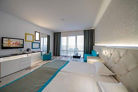 Double or Twin Room with Side Sea View – Free Private Beach Access