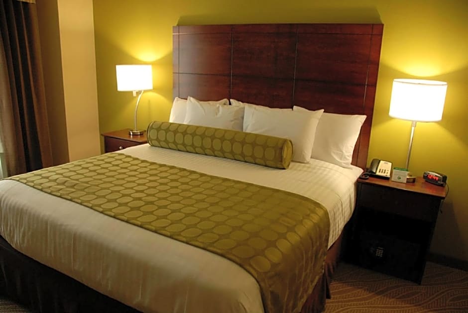 Cobblestone Inn & Suites - Marquette