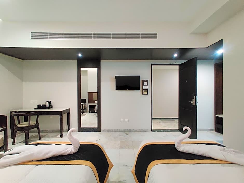 Hotel Saratharajans