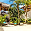 La Puerta Azul Beachfront - Adults Only