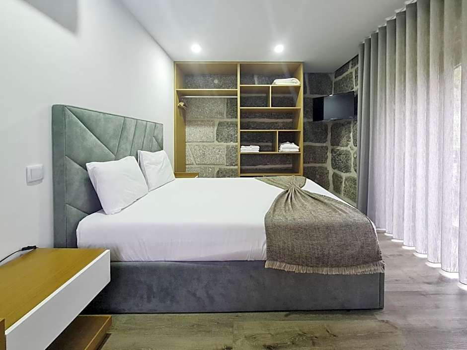 Casa d'Henrique Retreat Pool and Spa