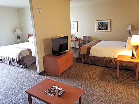 Family Suite with 2 King Beds, Non-Smoking