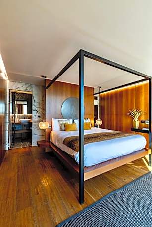 Deluxe Suite with Sea View