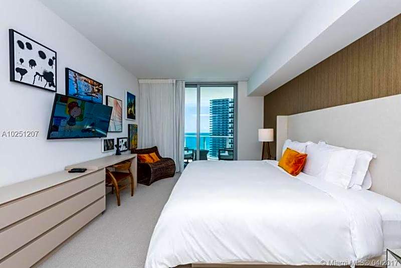 Modern Beachfront Condo with Stunning Ocean View