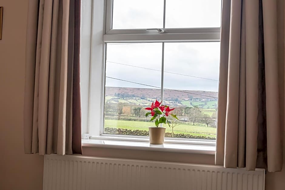 The Fox & Hounds Inn & Camping Pods