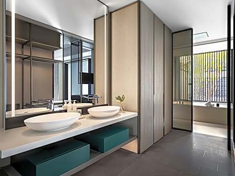 1 King Premium Outdoor Living Area