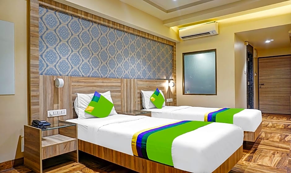 Treebo Trend Classic Grande, Camp