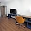 Comfort Suites Outlet Center