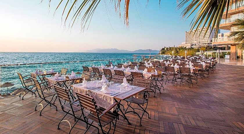 Charisma De Luxe Hotel