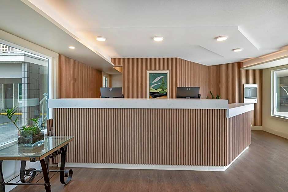 Econo Lodge Inn & Suites