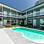 Pacific Motel 05
