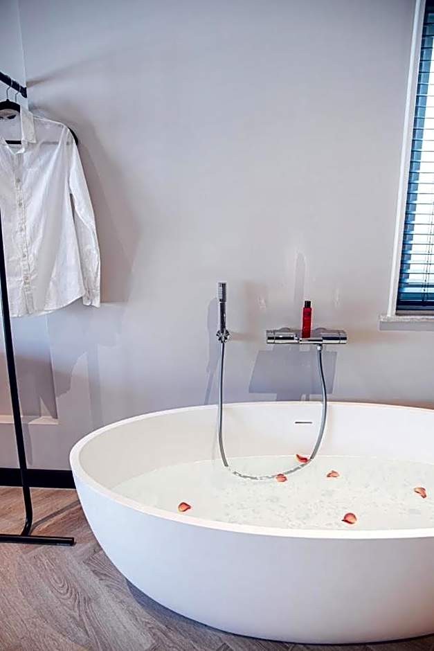 Harbour Suites Boutique Hotel