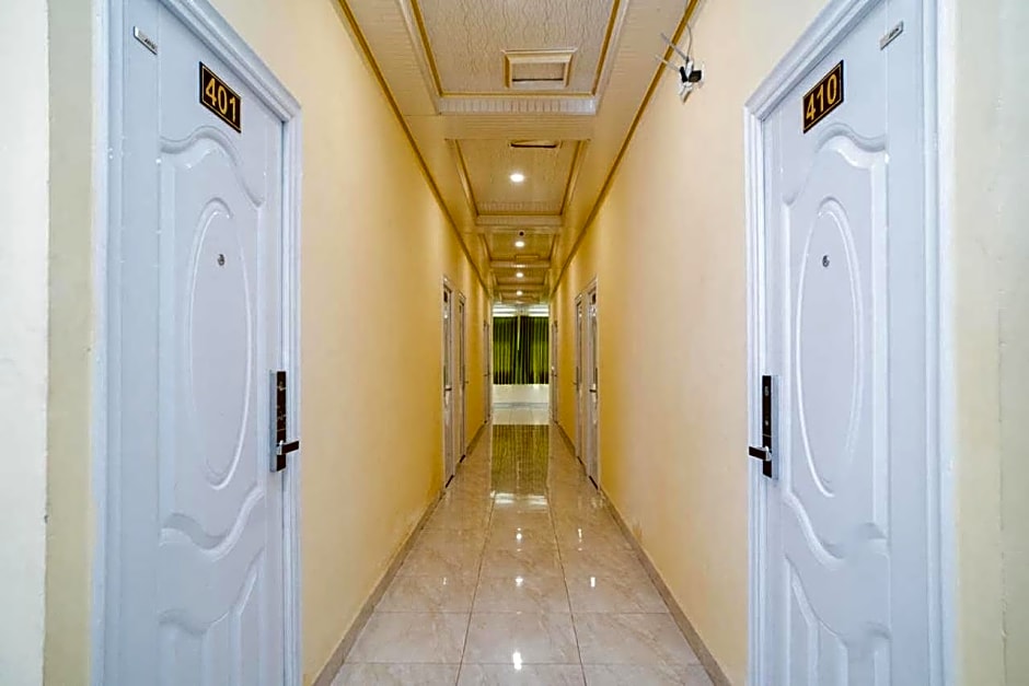 RedDoorz Plus Syariah near Pasar Turi