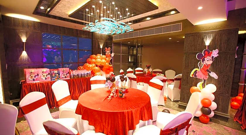 Regenta Central The Crystal Kanpur