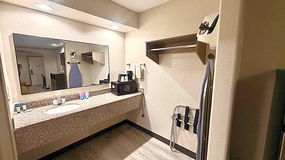 Luxury Inn Liberty