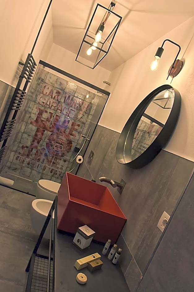 GARAGE47 Storica Officina Meccanica LOFT B&B iN PIENZA