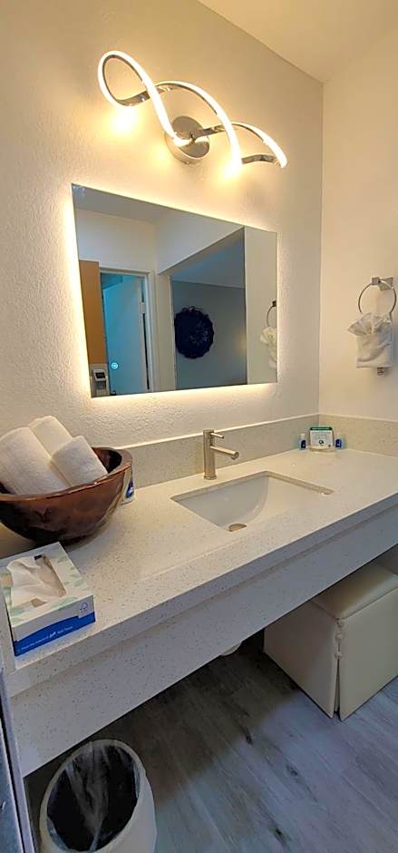 Dragonfly Inn & Suites