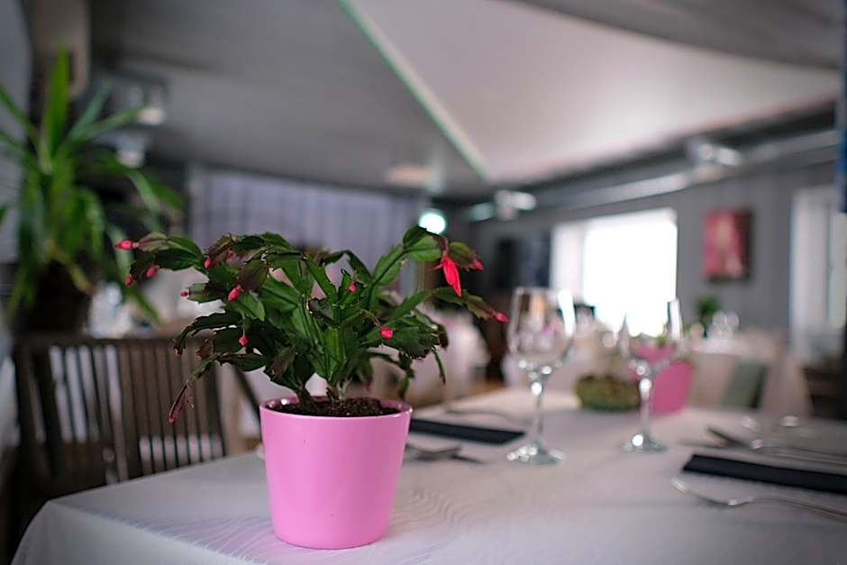 Vergi Sadam & Restoran Wirkes'