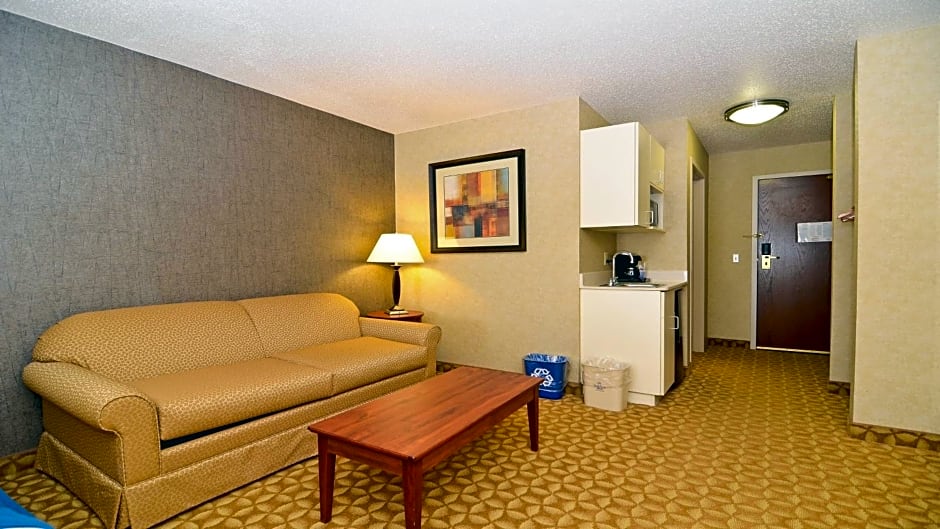 Holiday Inn Express Hotel & Suites Fort Atkinson