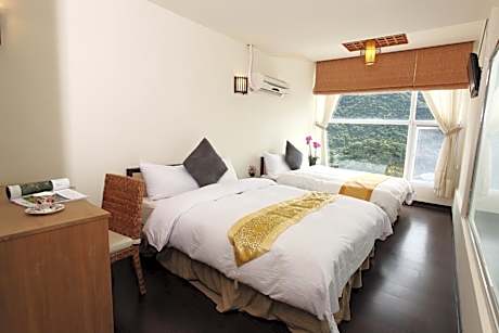 Deluxe Quadruple Room