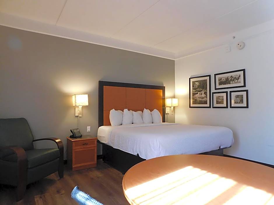 La Quinta Inn & Suites by Wyndham Winston-Salem
