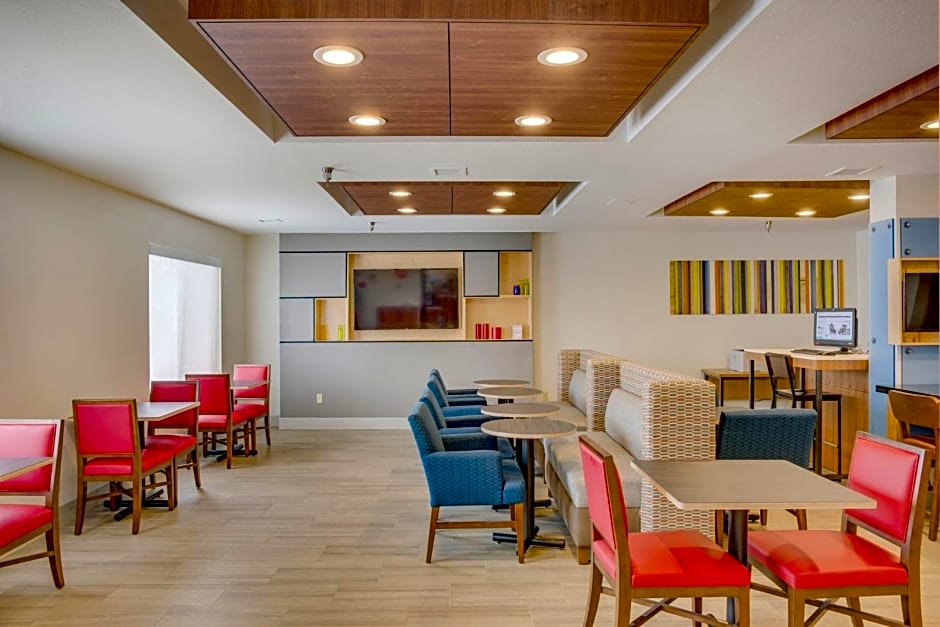 Holiday Inn Express Hotel & Suites Oklahoma City-Bethany, an IHG Hotel