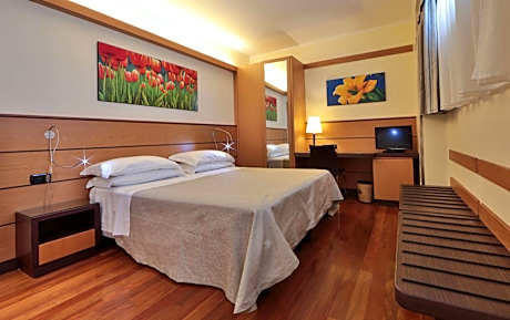 Economy Queen Room