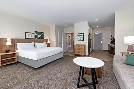 King Studio Suite with Bath Tub - Mobility Access
