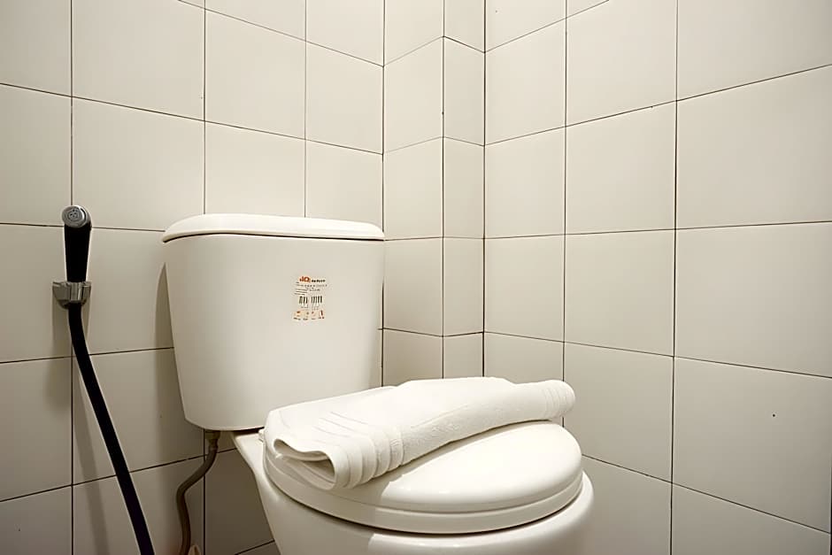 RedDoorz Plus near Kawasan Sam Poo Kong Semarang