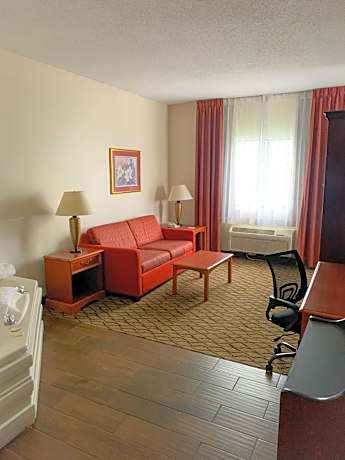 Queen Studio Suite - Non-Smoking