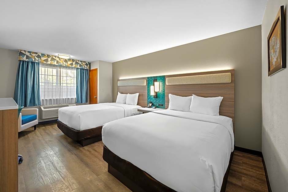 Econo Lodge Inn & Suites Santa Fe South