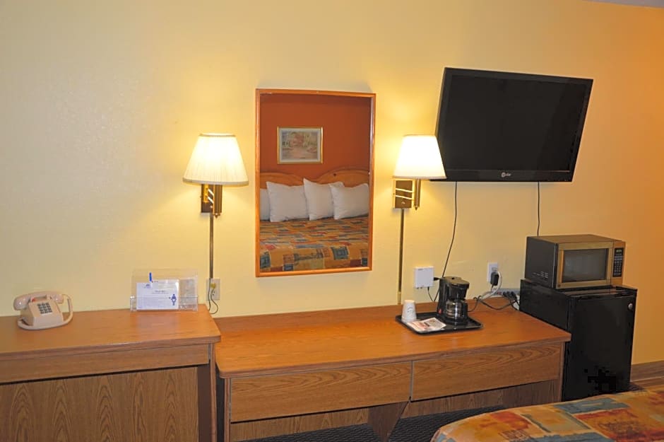 Burnsville Inn & Suites