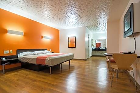 King Room - Disability Access - Non-Smoking