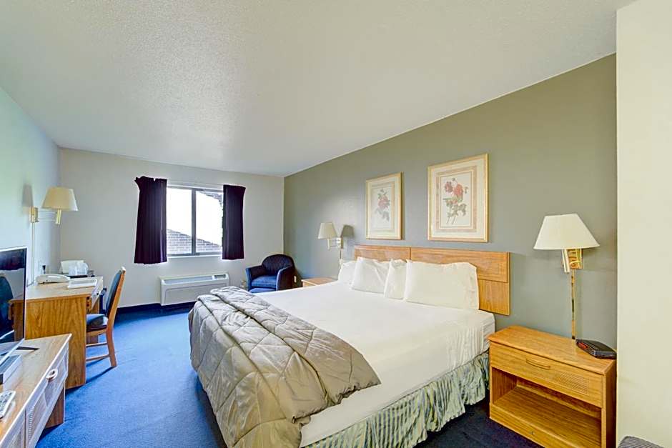 Capital O Amerihost Inn and Suites Fulton Hwy 54 MO