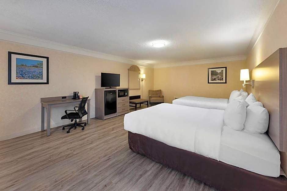 Quality Inn Near Lake Marble Falls