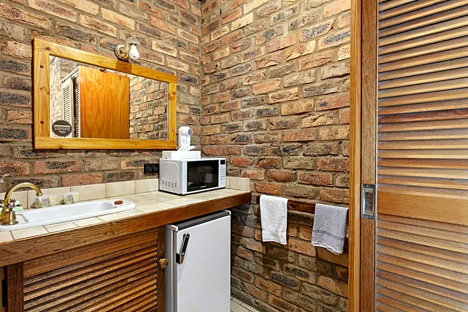 The Settlement Historic Hotel