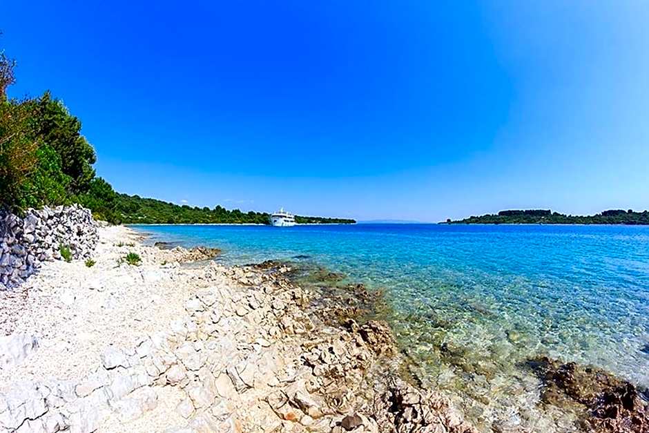 Luxury Beachfront Villa Dalmatino Trogir with private pool right at the beach in Okrug Gornji - Ciovo