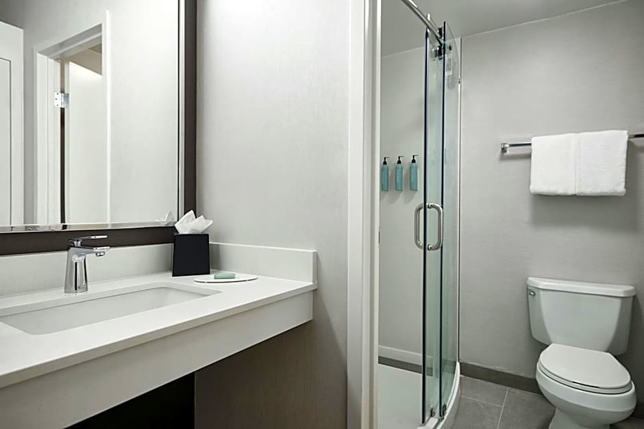 Courtyard by Marriott St. Louis Westport Plaza