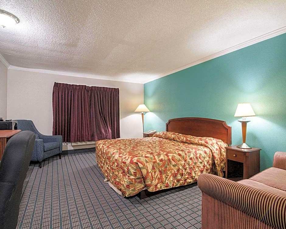 Rodeway Inn Syracuse Carrier Circle