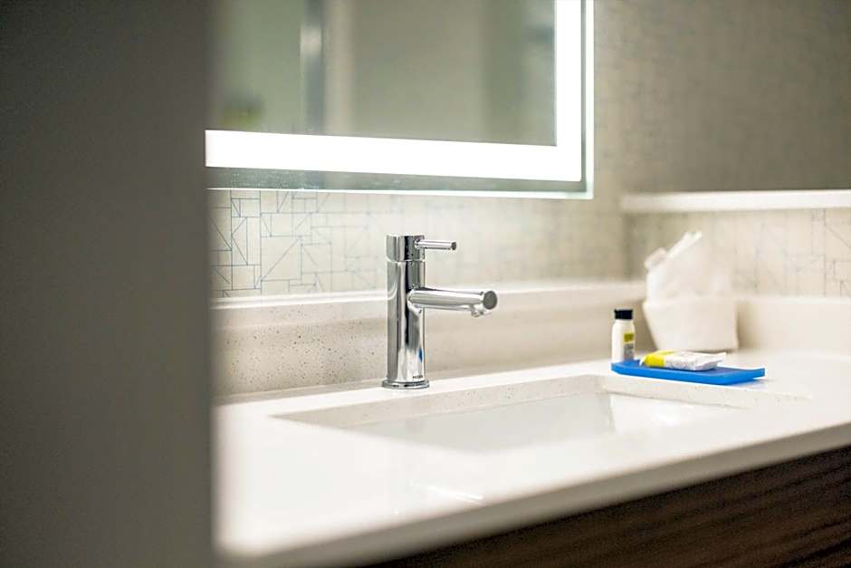 Holiday Inn Express & Suites - San Jose Silicon Valley By IHG