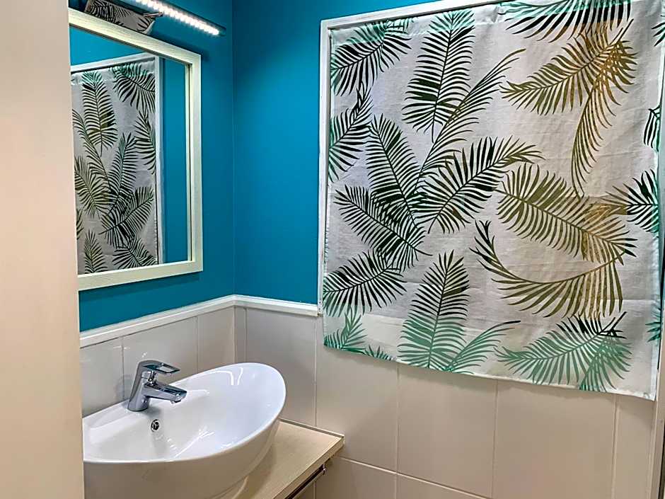 Maximum of 18 people can be rented in one building 3 minutes walk to Tomari Port 10 minutes drive to the airport No parking lot 30 seconds walk from paid parking lot warayunso port city May