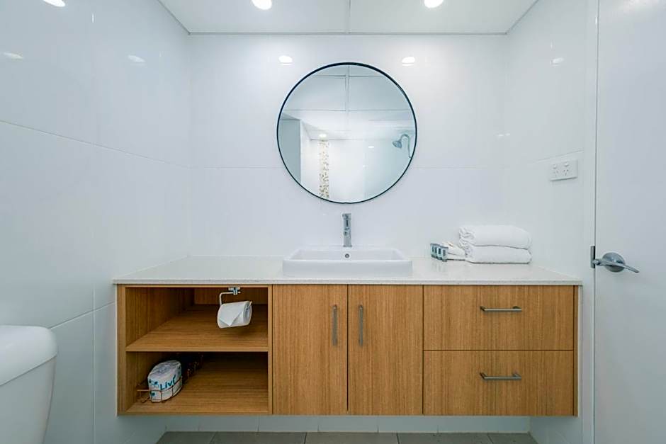 Bayview Tower Motel
