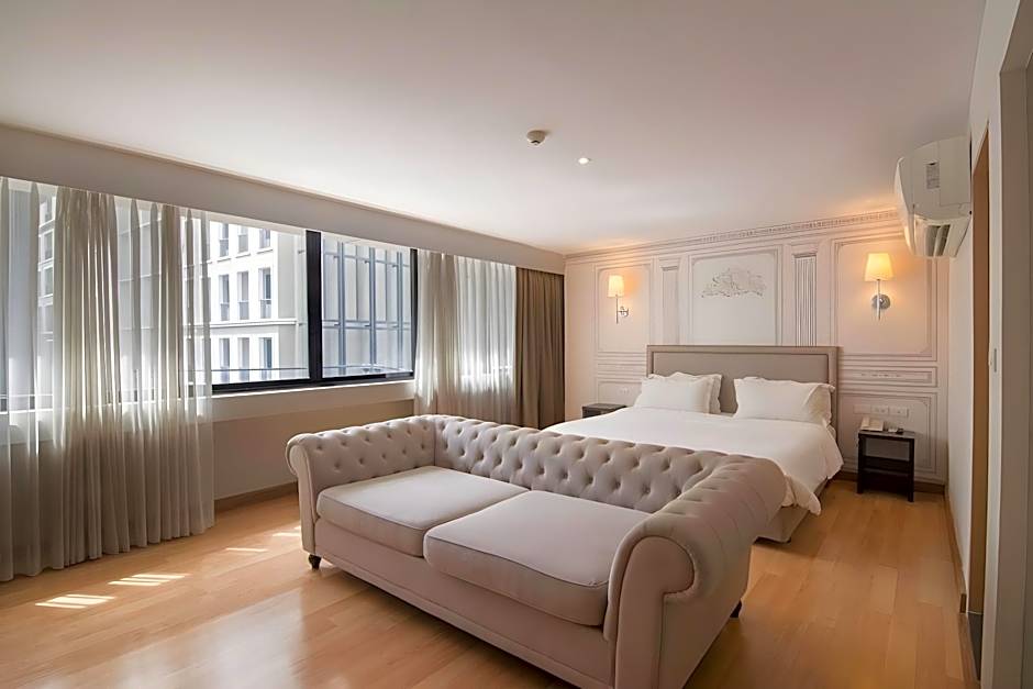 Thee Bangkok Hotel by TH District